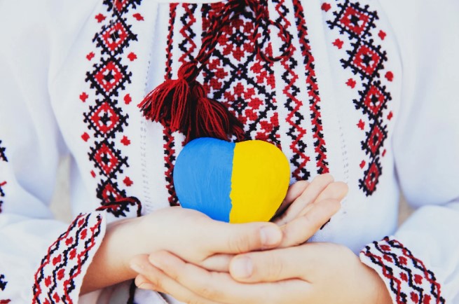 Як поєднати традиційну вишивку з сучасним гардеробом — стилісти в темі